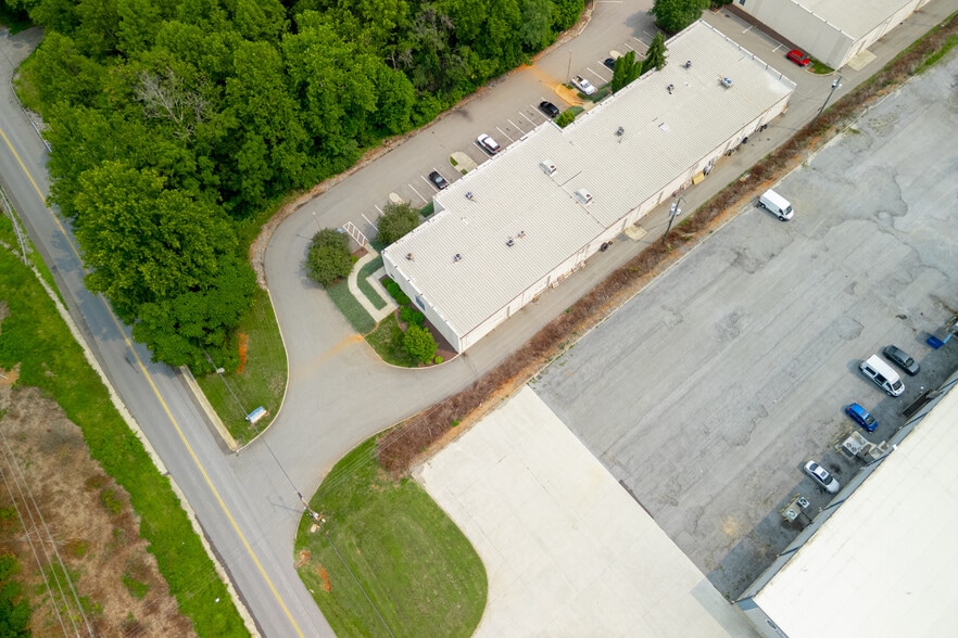 More Photos Of 1030 McConville Rd, Lynchburg Light Distribution For Sale
