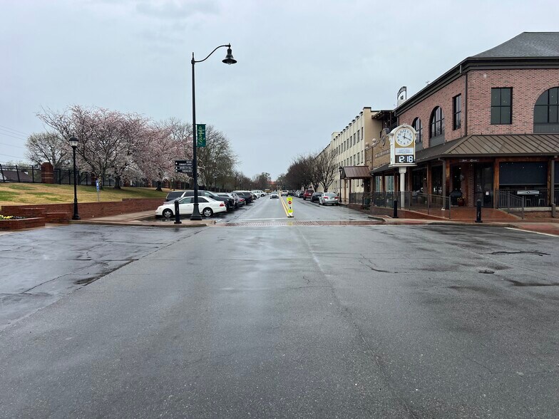 More Photos Of 79 E Main St, Buford Storefront For Sale