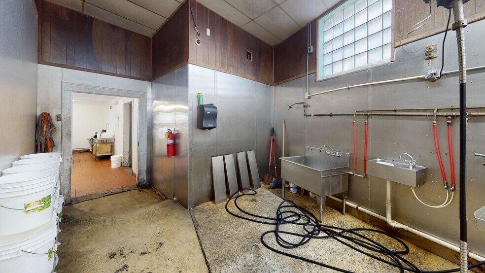 More Photos Of 2621 Hamilton Rd, Columbus Restaurant For Sale