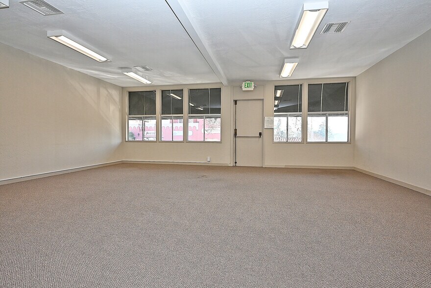 More Photos Of 6211 La Salle Ave, Oakland Storefront Retail Office For Lease