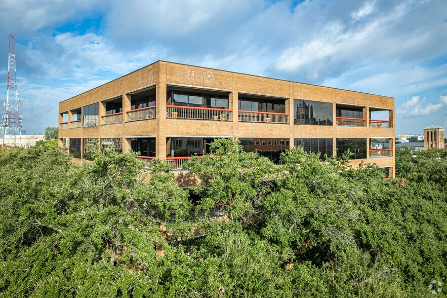 More Photos Of 4200 Montrose Blvd, Houston Office For Lease