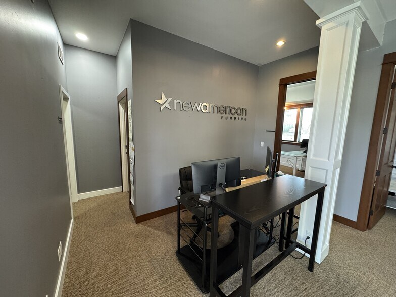 More Photos Of 422 N 4th St, Mount Vernon Office For Lease