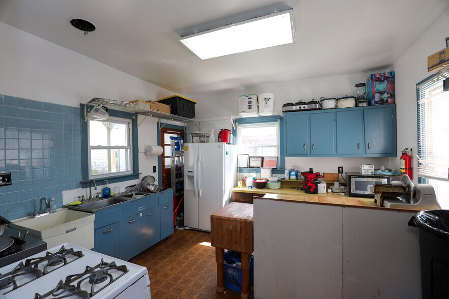 More Photos Of 498 Delaware Ave, Kingston Storefront Retail Residential For Lease