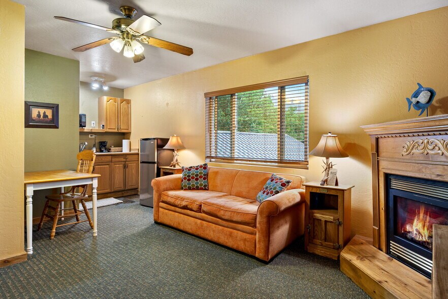 More Photos Of 140 Main St, Greer Specialty For Sale