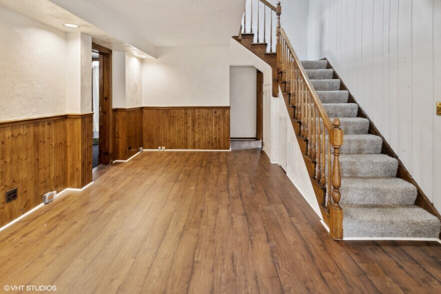 More Photos Of 438 N Hough St, Barrington Office For Sale