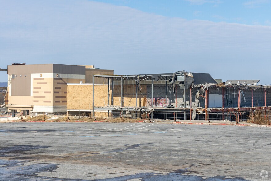 More Photos Of 3501 Paxton St, Harrisburg General Retail For Lease