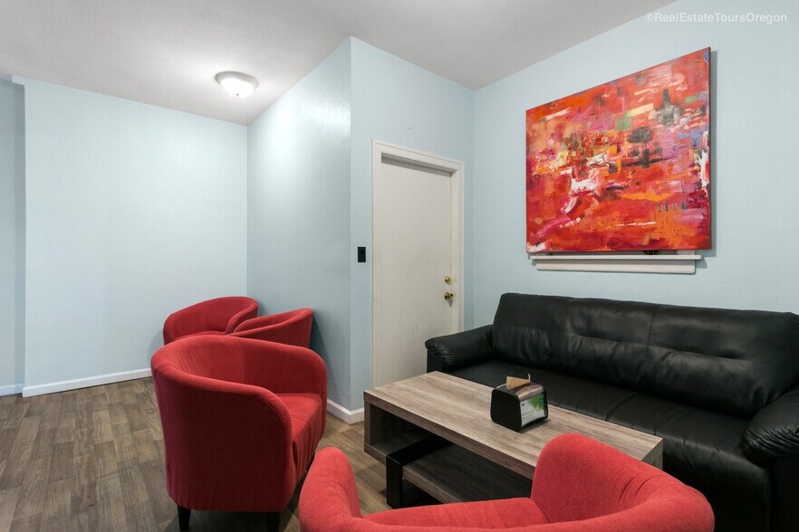 More Photos Of 1933-1937 Pacific Ave, Forest Grove General Retail For Sale