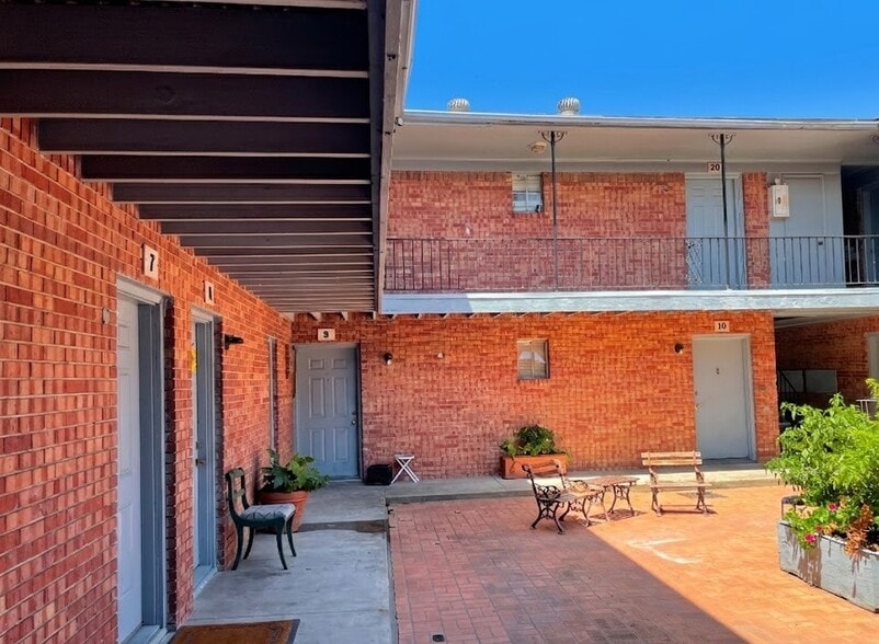 More Photos Of 708 N Marsalis Ave, Dallas Apartments For Sale