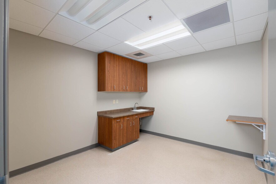 More Photos Of 2342 Professional Pky, Santa Maria Medical For Sale