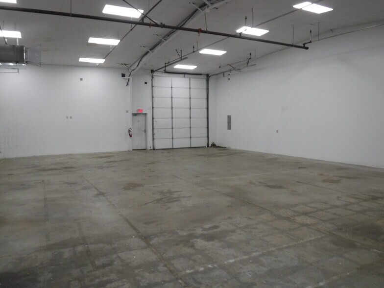 More Photos Of 310 Moore Ln, Collierville Warehouse For Lease