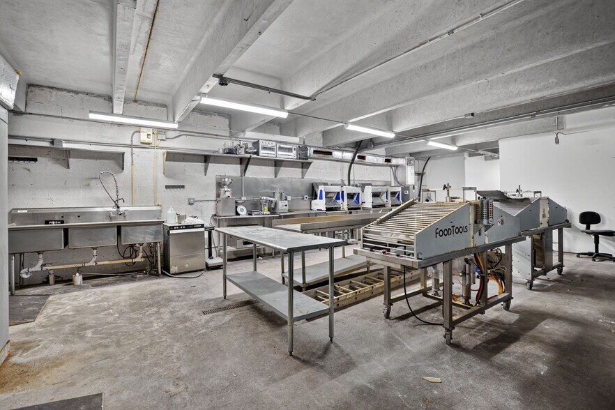 More Photos Of 8485-8499 NW 54th St, Miami Warehouse For Sale