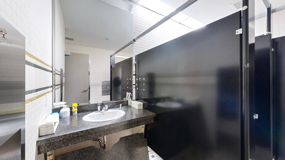 More Photos Of 7460 S Gartrell Rd, Aurora Freestanding For Sale