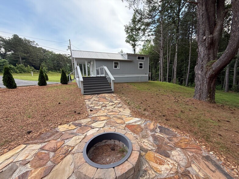 More Photos Of 10959 Highway 79 N, Buchanan Dormitory For Sale