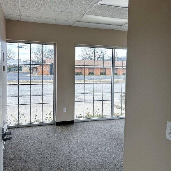 More Photos Of 650 S Cherokee St, Catoosa Medical For Lease