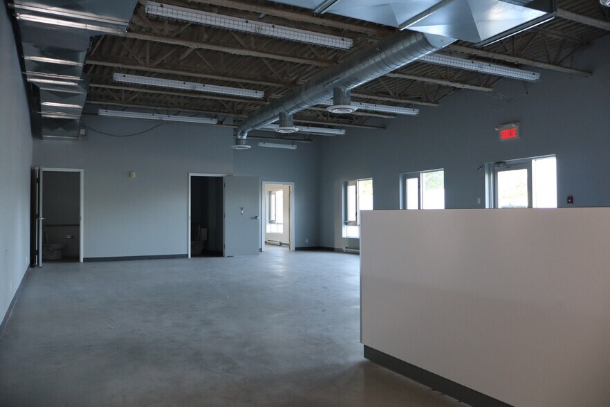 More Photos Of 2301 Rue De Versailles, Mascouche Storefront Retail Office For Lease