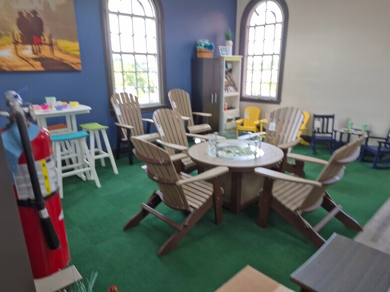 More Photos Of 4228 Brownsville Rd, Brentwood Storefront Retail Residential For Sale