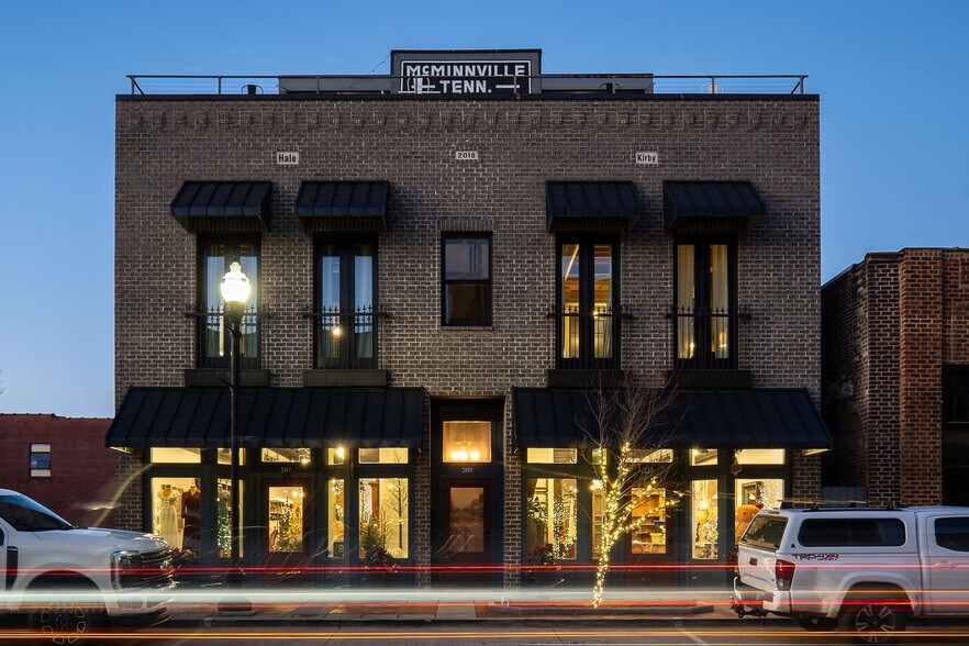 Primary Photo Of 207 E Main St, McMinnville General Retail For Sale