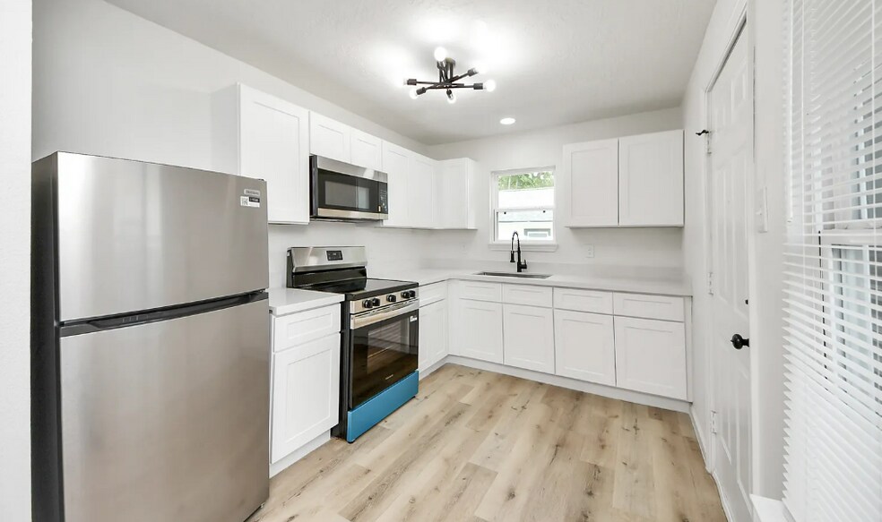 More Photos Of 7301 Sherman St, Houston Apartments For Sale