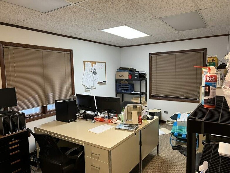 More Photos Of 240 N West Ave, Elmhurst Office For Sale