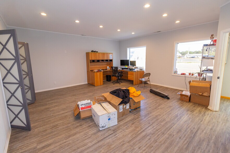 More Photos Of 1919 W Central Ave, El Dorado Warehouse For Lease