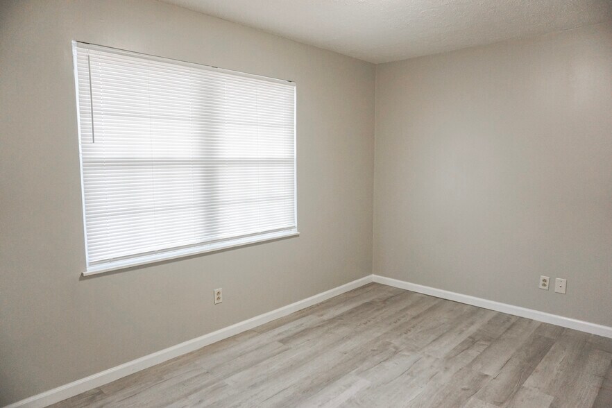 More Photos Of 2523 Cedar Ln, Knoxville Apartments For Sale