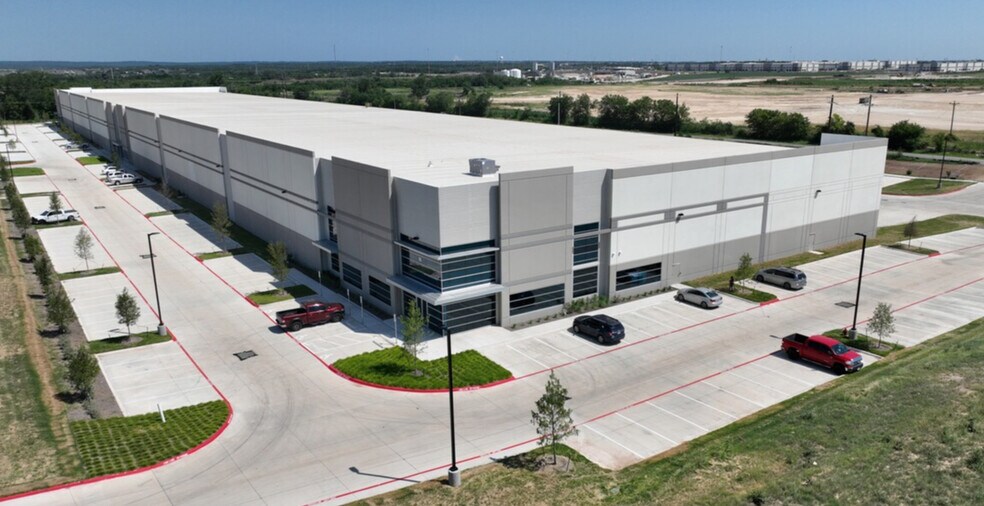 More Photos Of 1425 Susurro Pky, San Marcos Distribution For Lease