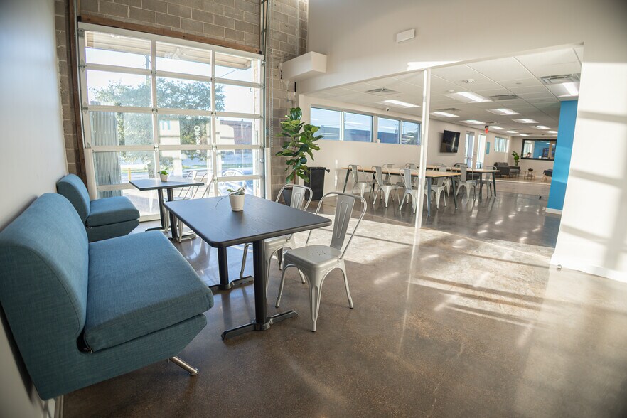 More Photos Of 4900 Calvert St, Dallas Distribution For Lease