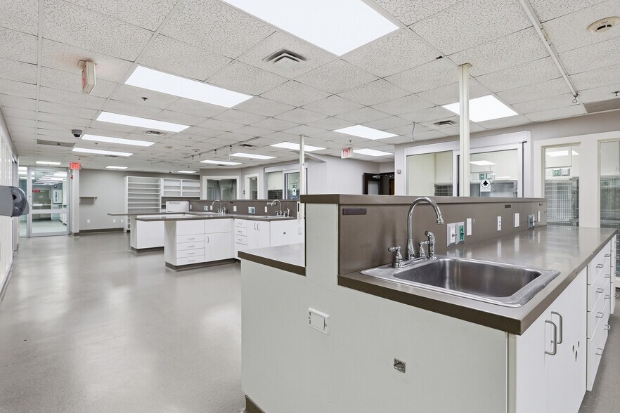 More Photos Of 180 Bear Hill Rd, Waltham Research And Development For Sale