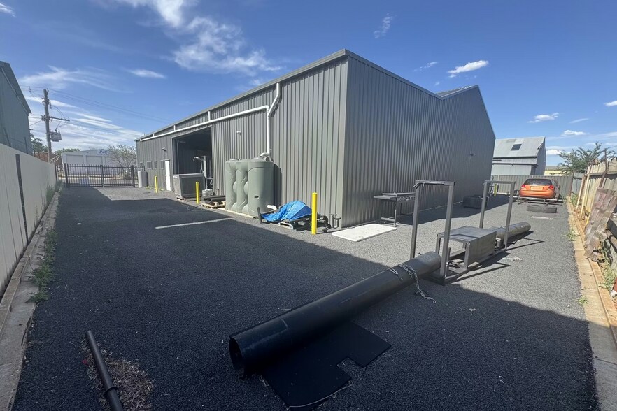 More Photos Of 20 Depot Rd, Dubbo Showroom For Lease