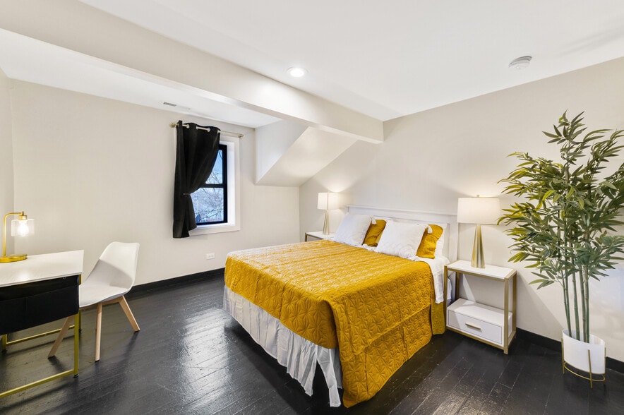 More Photos Of 115 Nippersink Blvd, Fox Lake Hospitality For Sale