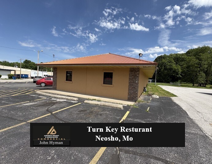 Primary Photo Of 915 S Neosho Blvd, Neosho Restaurant For Sale