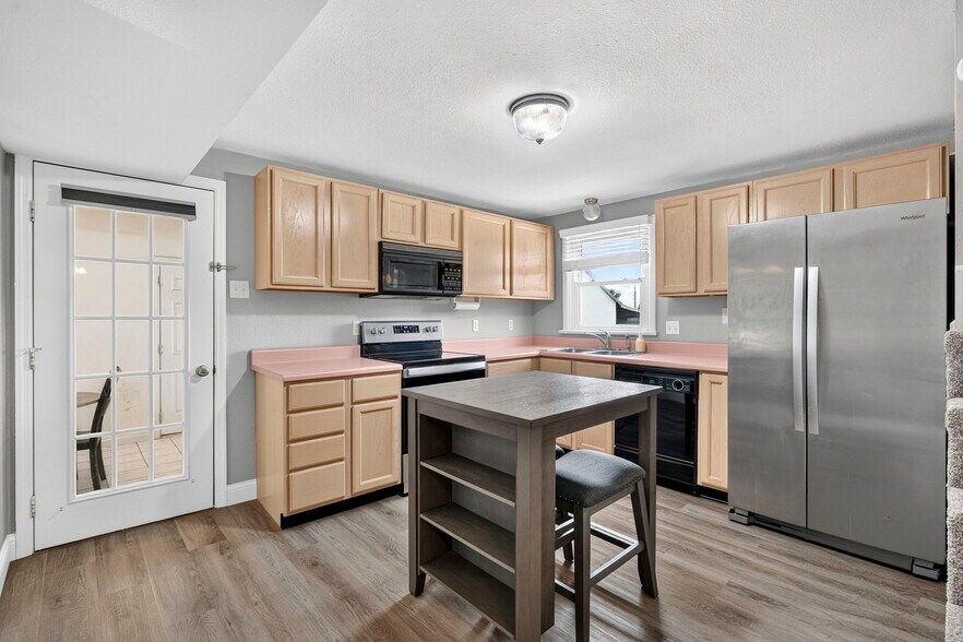 More Photos Of 9 Mingo Ln, Lake Saint Louis General Retail For Lease