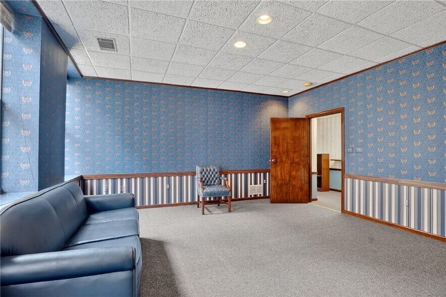 More Photos Of 29 E Beau St, Washington Medical For Sale