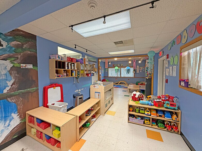 More Photos Of 2 Westwood Dr, Steeleville General Retail For Sale