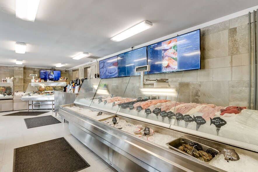 More Photos Of 16552 General Puller Hwy, Deltaville Specialty For Sale