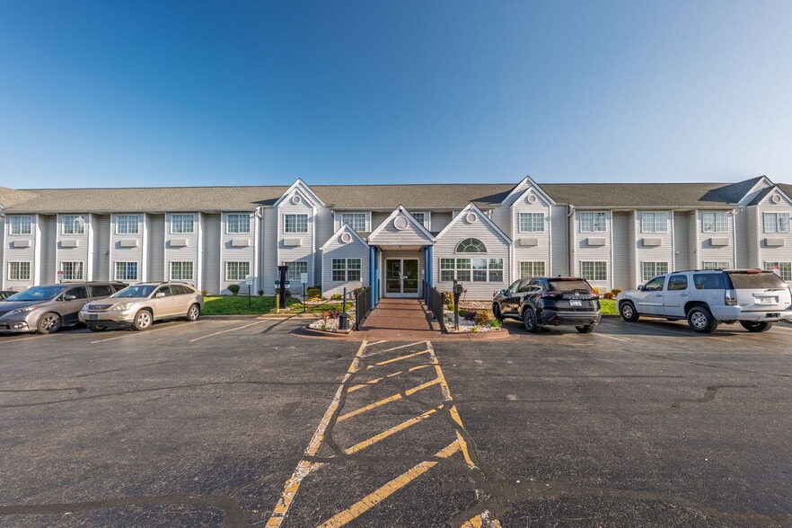 More Photos Of 1901 Broadcast St, Gastonia Hotel For Sale