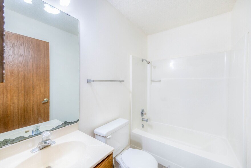 More Photos Of 20 NE Schmitz St, Adams Apartments For Sale