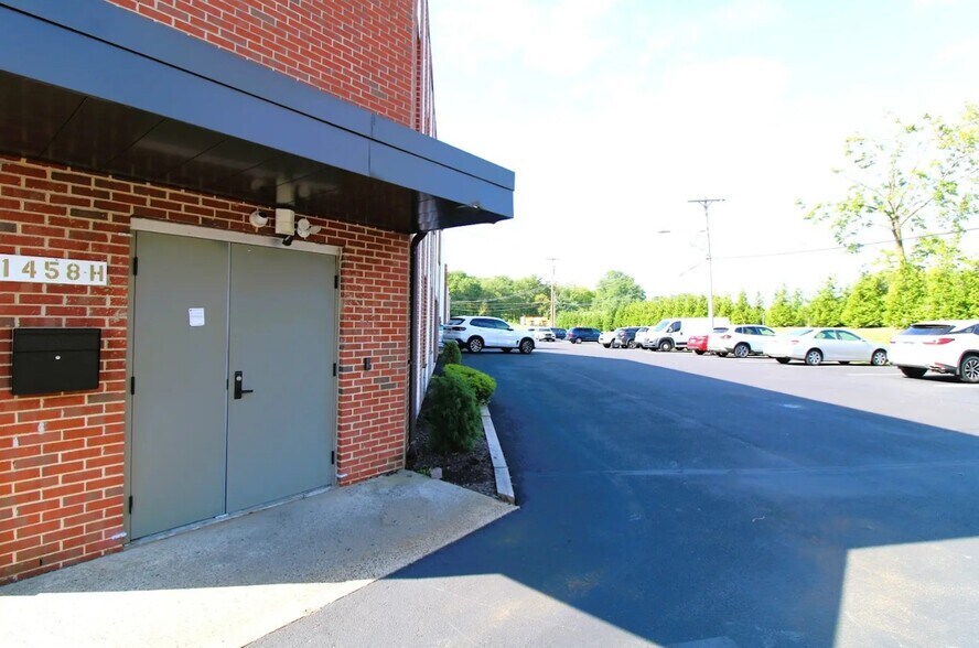 More Photos Of 1458 County Line Rd, Huntingdon Valley Flex For Sale