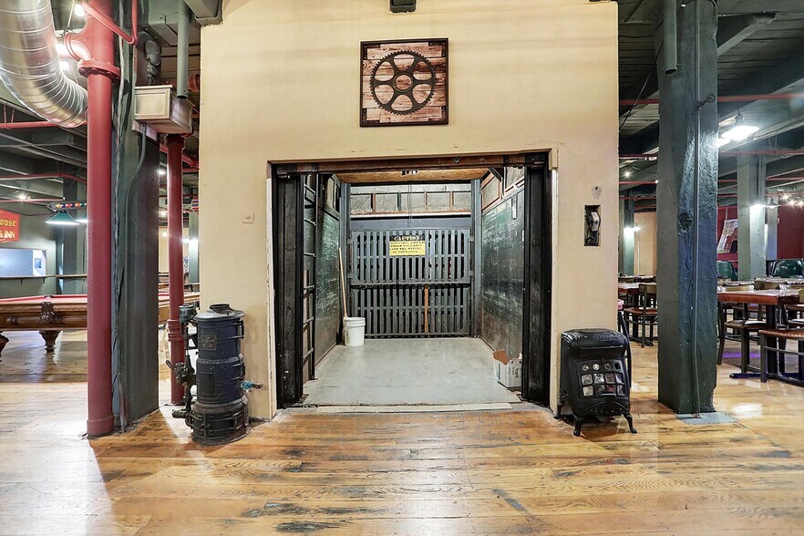 More Photos Of 35 S Main St, Batesville Warehouse For Sale