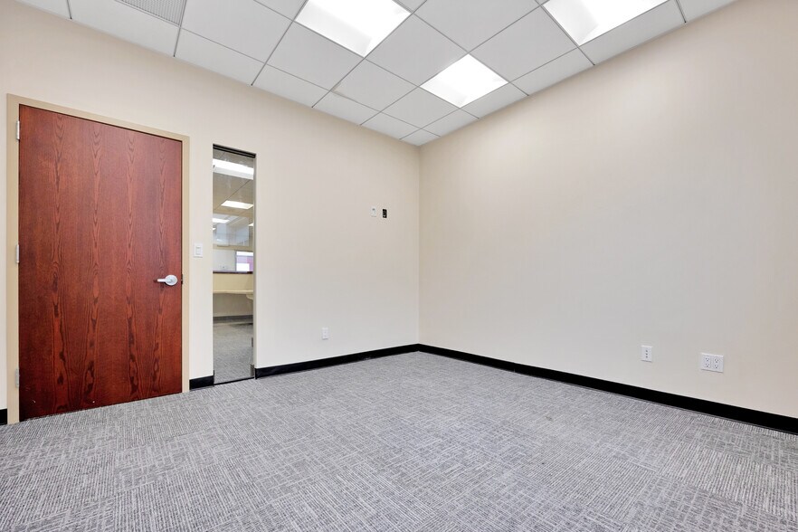 More Photos Of 169 Liberty Ave, Mineola Office For Sale