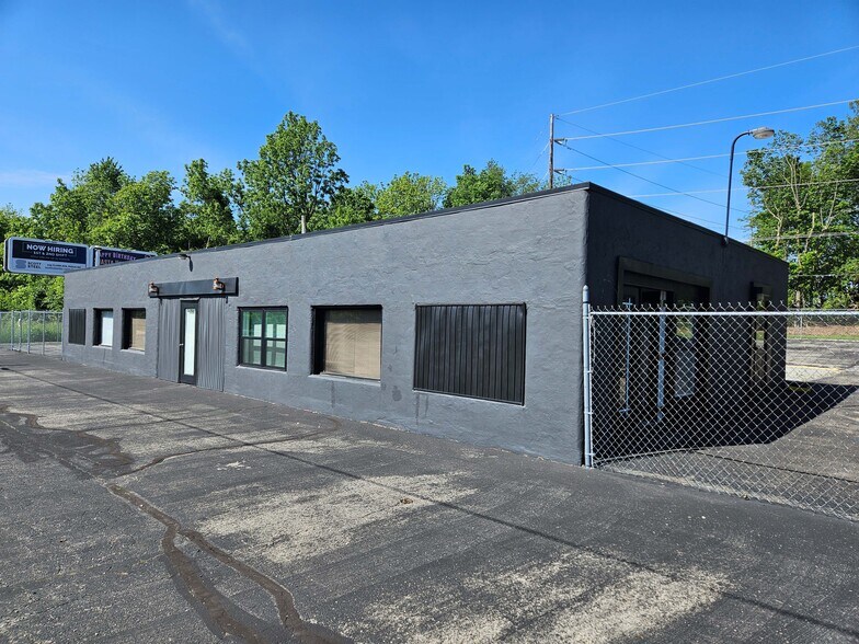 More Photos Of 5290 N. C.R. 25A, Piqua Showroom For Sale