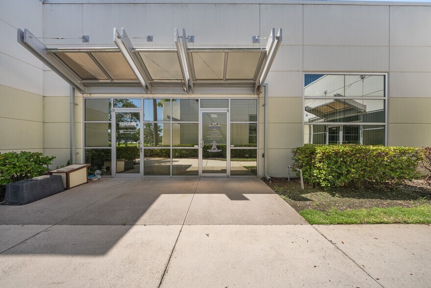 More Photos Of 11602 lake underhill Rd, Orlando Flex For Lease