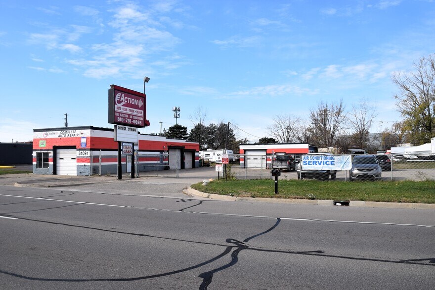 Primary Photo Of 34091 Groesbeck Hwy, Clinton Township Service For Sale