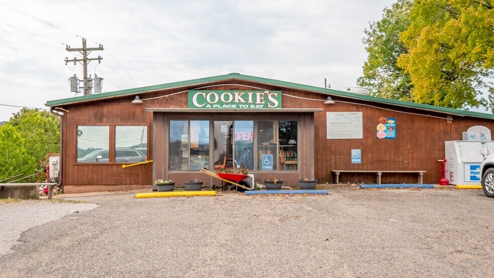 More Photos Of 509 LB Cook Memorial Dr, Theodosia Hotel For Sale