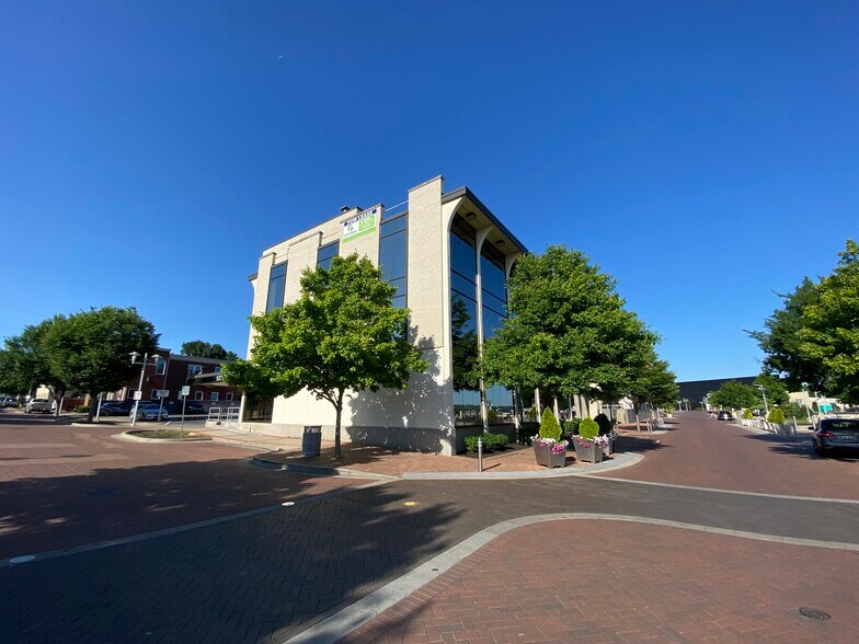 More Photos Of 100 Saint Ann St, Owensboro Office For Sale