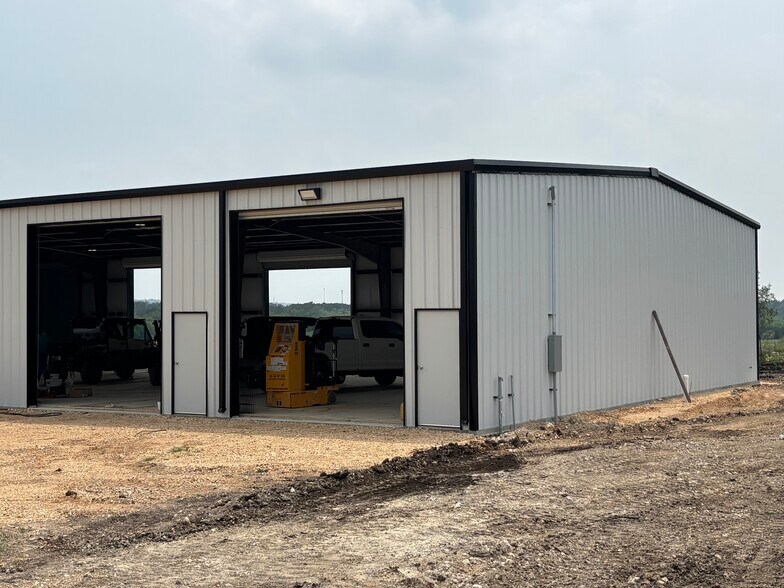 More Photos Of 22156 Old Nacogdoches Rd, New Braunfels Industrial For Lease