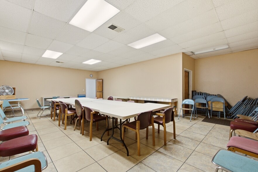 More Photos Of 1319-1323 W Texas St, Fairfield Freestanding For Sale
