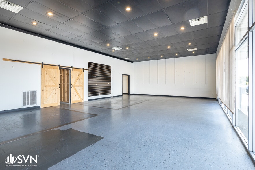 More Photos Of 1158 Industry Rd, Lexington Warehouse For Lease