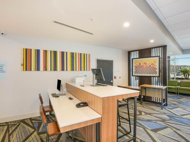 More Photos Of 10573 Brightman Blvd, Jacksonville Hotel For Sale