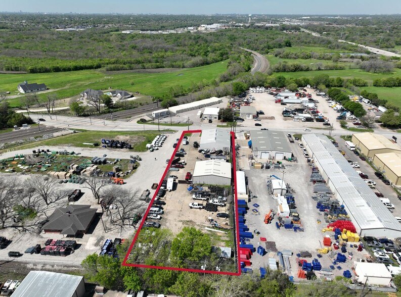 More Photos Of 5010 Dexham Rd, Rowlett Warehouse For Sale